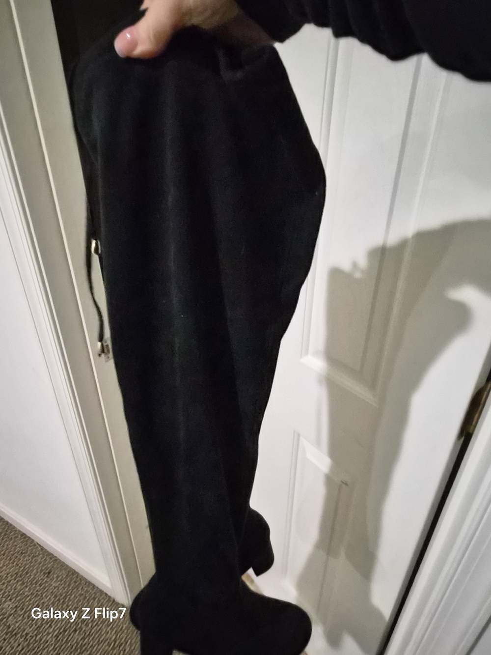 Black Women's Midi Skirt - Classic Versatile Style